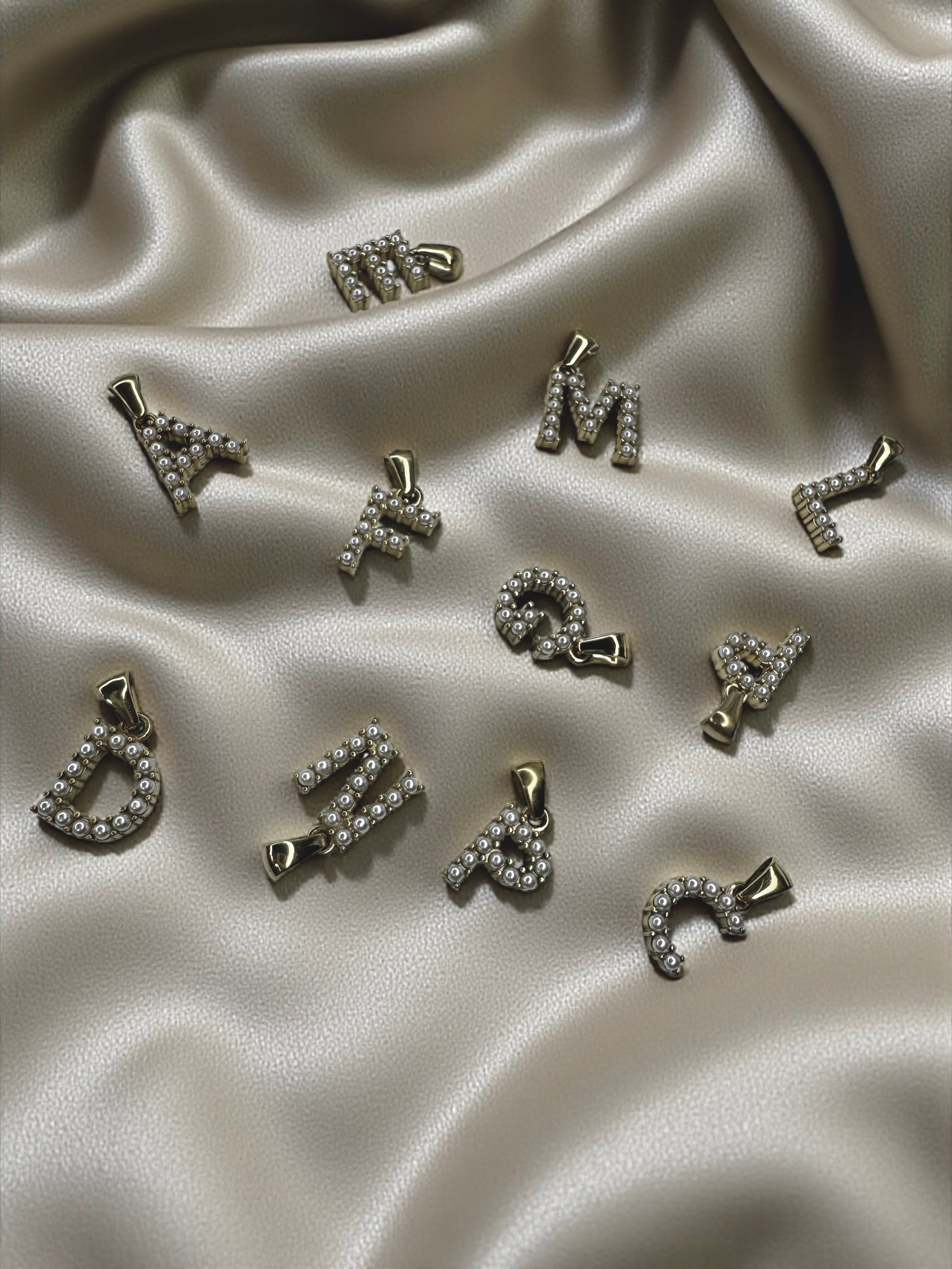 Charm lettera Pearlè