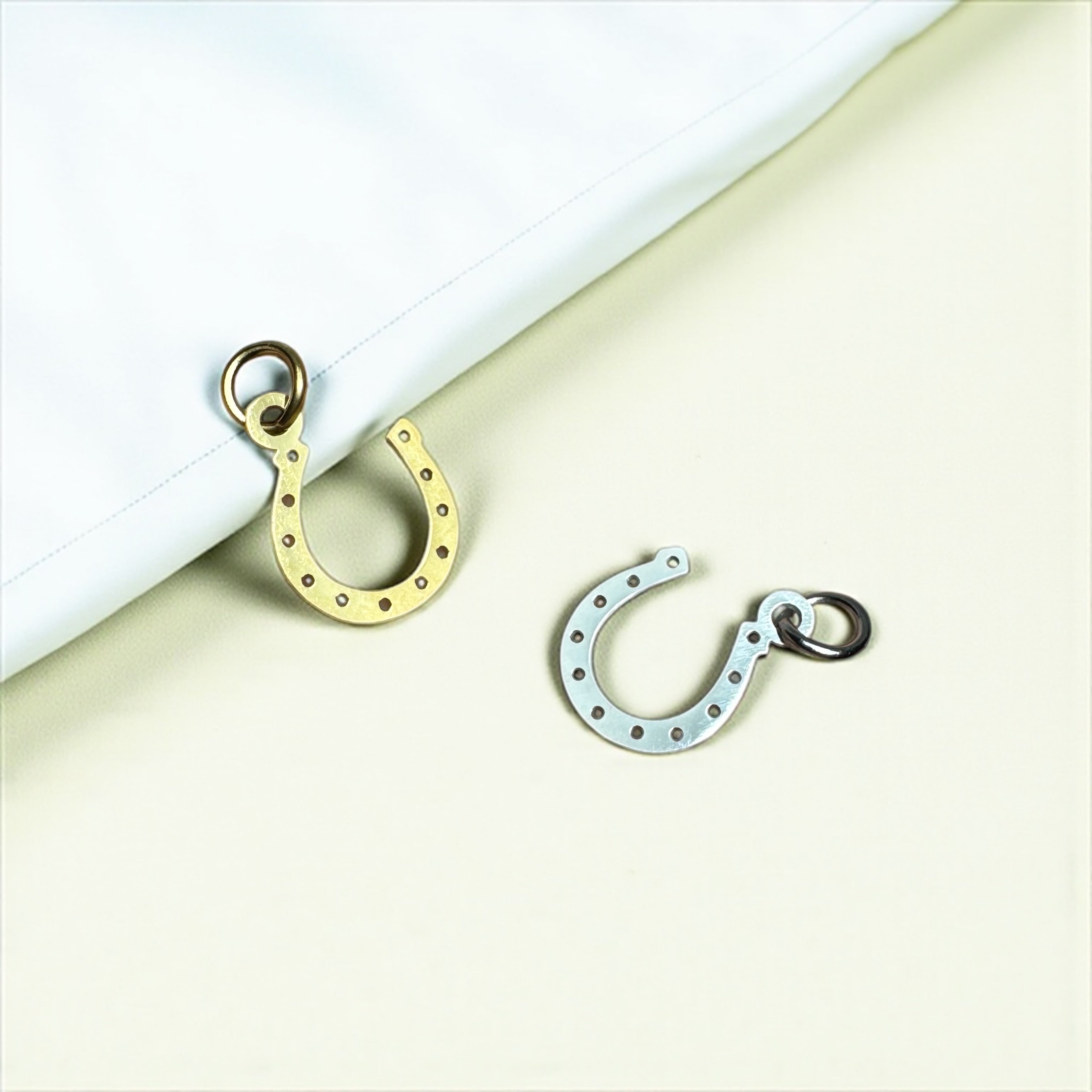 Charm ferro di cavallo essential